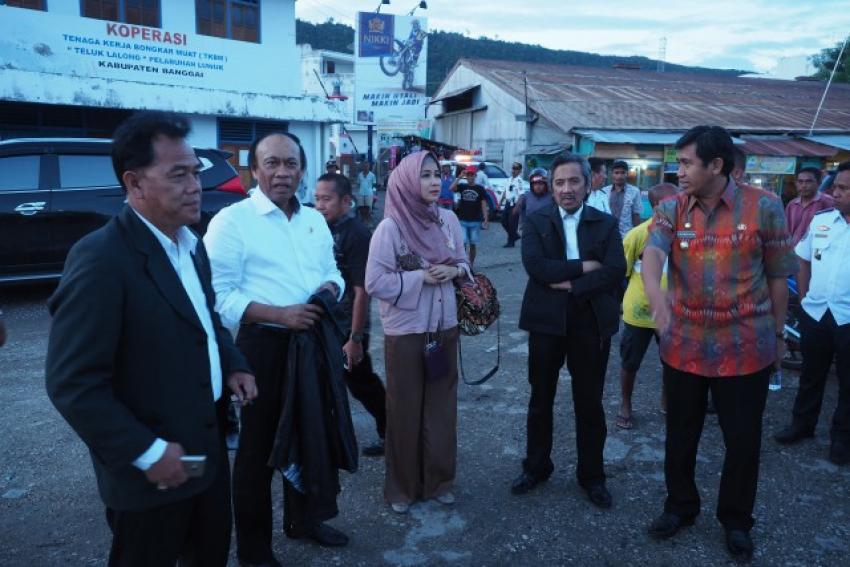 44. Komisi IV DPR RI meninjau Pelabuhan Rakyat Luwuk.JPG